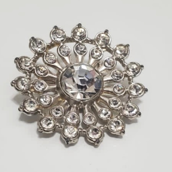 Jewelry - Liz claiborne  Rhinestone Brooch 🌴